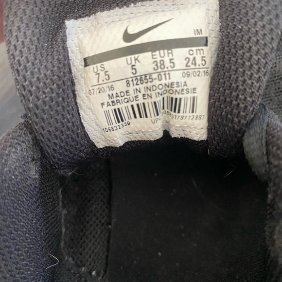 Nike Tanjun Sneakers - Picture 3 of 4